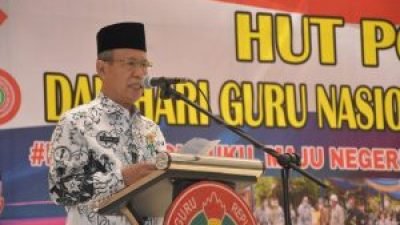 Ketua Panitia Pelaksana Dr. H. Bukman Lian, MM, MSi, CIQaR saat memberikan laporan kegiatan