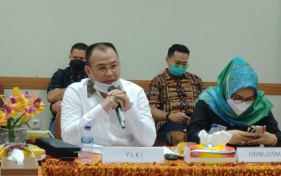 Ketua YLKI Sumsel, RM Taufik Husni saat menghadiri Forum Group Discussion Food Safety, From Farm to Table di Aula Balai Besar POM Palembang, Kamis (24/6/2021).