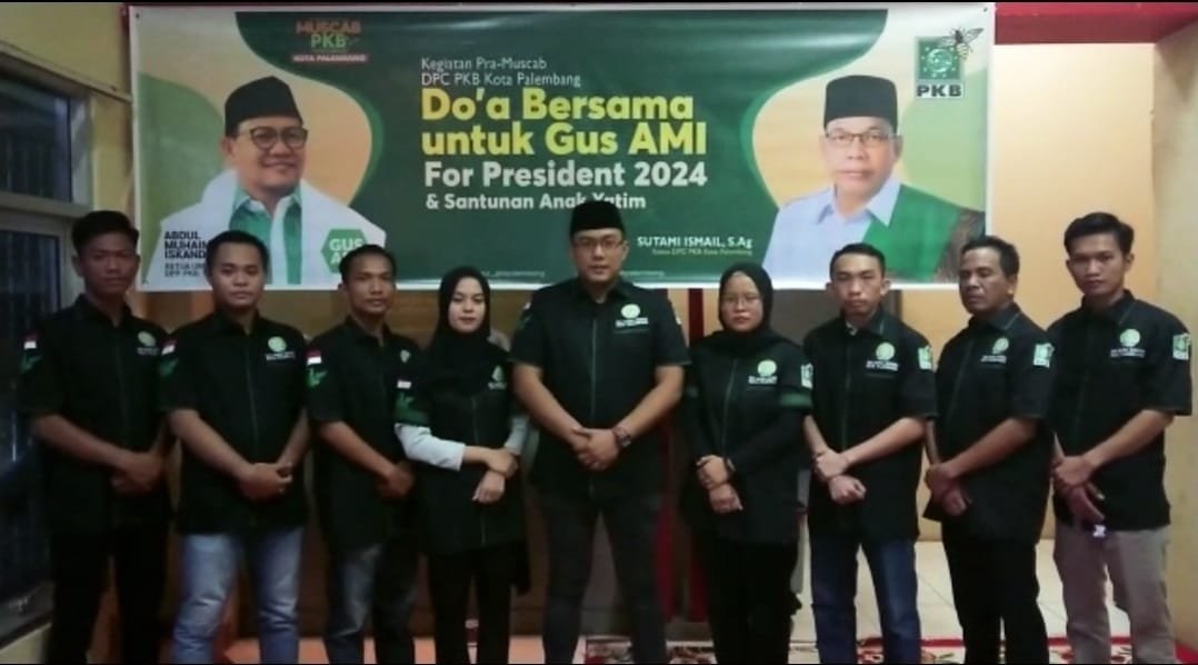 Ketua Garda Bangsa Partai Kebangkitan Bangsa (PKB) Kota Palembang, Harya Pratystha EP (tengah).