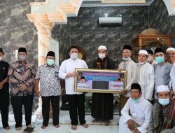 Herman Deru Bantu Perkembangan Masjid Al Muhajirin Komplek BSI