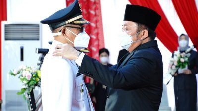 Gubernur Sumsel H. Herman Deru melantik pasangan Ir H. Heri Amalindo MM sebagai Bupati dan Drs Soemarjono sebagai Wakil Bupati Penukal Abab Lematang Ilir (PALI) bertempat di Griya Agung Palembang, Jumat (18/6/2021)