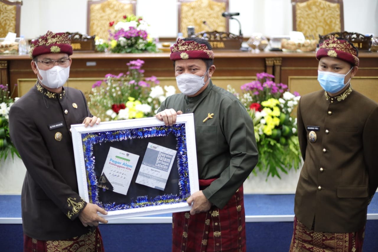 Gubernur Sumatera Selatan (Sumsel) H. Herman Deru hadir langsung dalam sidang paripurna istimewa DPRD Kota Pagar Alam dalam rangka memperingati  Hari Jadi Kota Pagar Alam ke-20 tahun 2020, Senin (21/6/2021). 