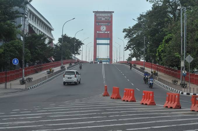 Jembatan Ampera Palembang.