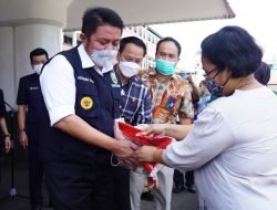 Herman Deru Salurkan Bantuan Beras PPKM Bagi 430.808 Keluarga Penerima Manfaat