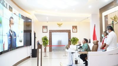 Gubernur Sumsel, Herman Deru saat hadir pada acara Apresiasi Donasi Oksigen untuk warga Jawa Barat secara virtual di Commad Center Kantor Gubernur, Rabu (28/7/2021). 