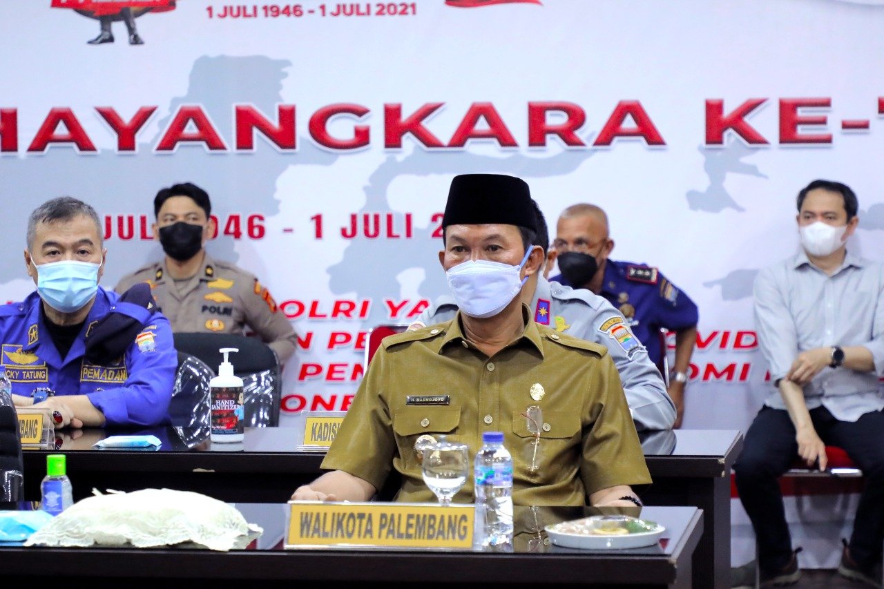 Walikota Palembang H.Harnojoyo saat menghadiri rapat koordinasi tindak lanjut arahan Presiden RI tentang PPKM bersama Kapolda Sumsel si Polrestabes Palembang, Selasa (10/8/2021).
