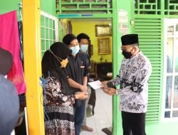Jumat Berbagi, PGRI Sumsel Serahkan Bantuan