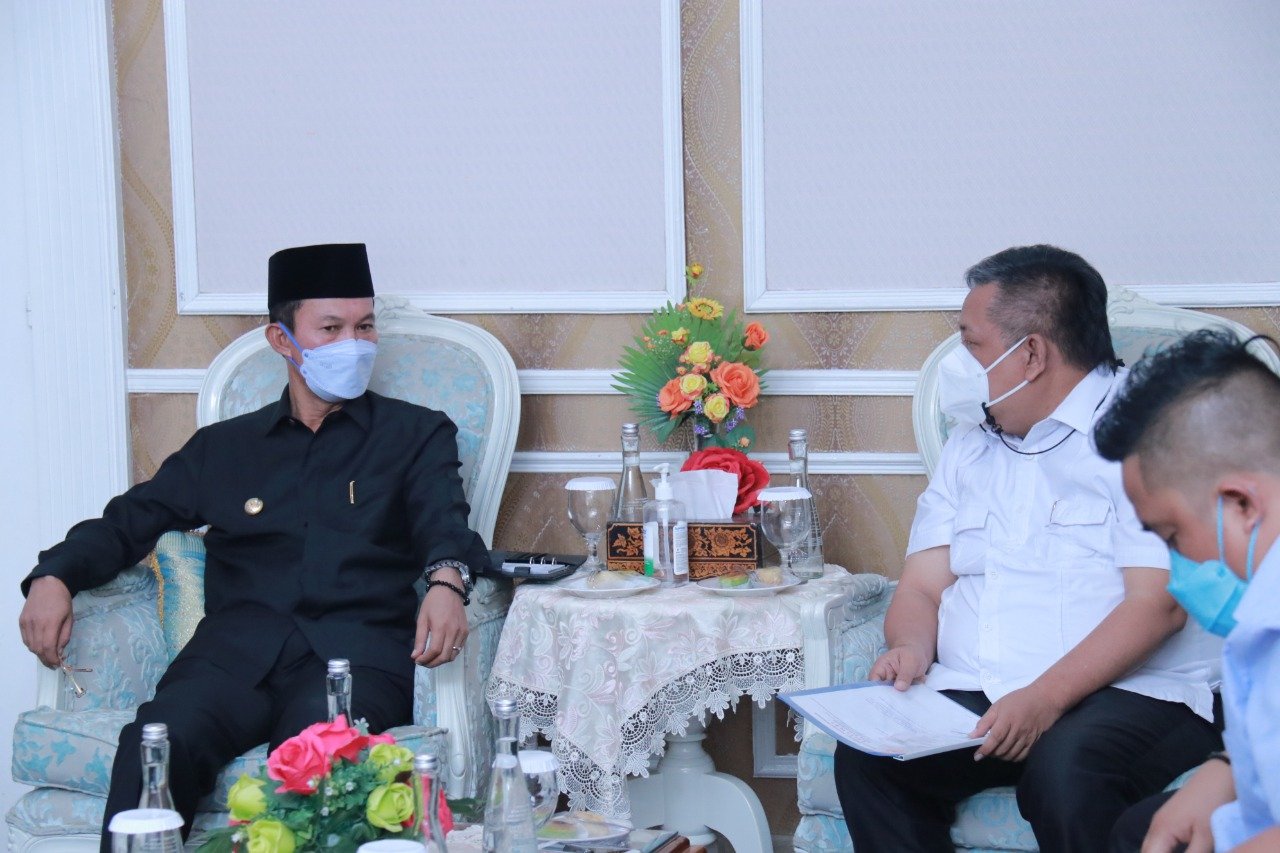 Ketua KONI kota Palembang, Anton Nurdin usai melakukan kegiatan Audiensi bersama Walikota Palembang, H. Harnojoyo di Rumah Dinas Walikota, Jalan Tasik Palembang, Kamis 26 Agustus 2021.