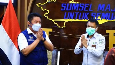 Gubernur Sumsel, Herman Deru saat menerima audiensi Perhimpunan Rumah Sakit Seluruh Indonesia (PERSI) Cabang Sumsel di ruang tamu Gubernur, Kamis  (5/8/2021) siang