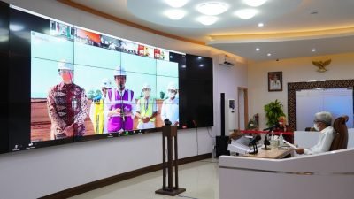 Wakil Gubernur Provinsi Sumatera Selatan H. Mawardi Yahya menghadiri peluncuran Sistem Online Single Submission (OSS) berbasis risiko secara virtual di Ruang Command Center kantor Gubernur, Senin (9/8/2021). 