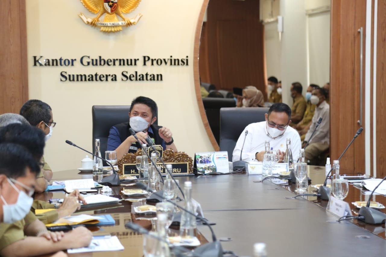 Herman Deru dalam rapat kerja bersama Anggota Komisi V dan Komisi IV DPR RI di ruang rapat Gubernur, Selasa (10/8/2021). 