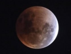 Cara Ambil Foto Blue Moon dengan Ponsel Malam Ini