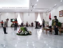 Herman Deru Dianugerahi Penghargaan Abdi Bakti Tani 2021