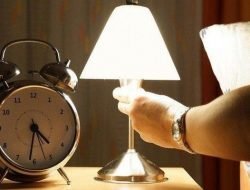Mengapa Perlu Matikan Lampu Saat Tidur