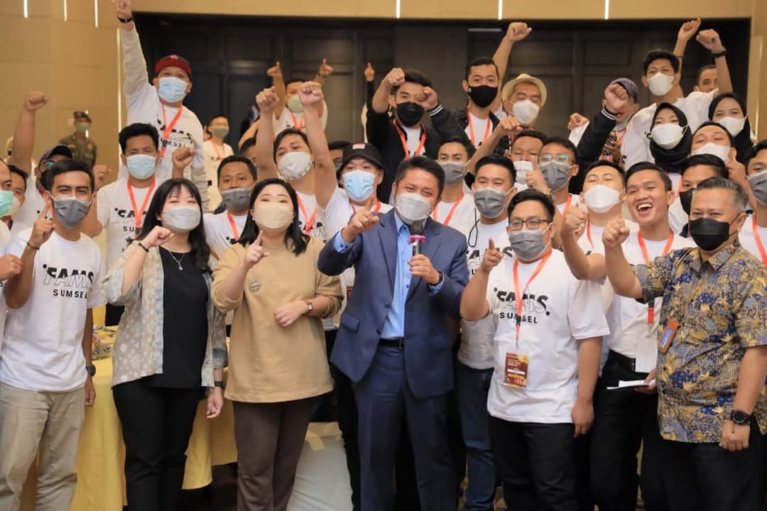 Gubernur Herman Deru saat hadir pada South Sumatera Social Media Jambore 2021 yang diselenggarakan oleh FAMS Sumsel bertempat di The Alts Hotel Palembang, Minggu (31/10).