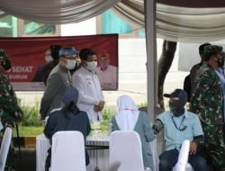 Ridwan Kamil Dampingi Kapolri dan Panglima Tinjau Vaksinasi Massal Buruh