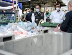 Luhut Minta Command Center Terus Update Perangkat Lunak
