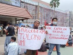 2 Tahun Tak Digaji Perusahaan, Pendemo Nangis di Kantor Gubernur