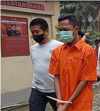 Febry Perdana (29) warga Jalan Ki Merogan Lorong Purba Kelurahan Kertapati Kecamatan Kertapati Palembang nekat menggasak isi ATM bibi kandungnya sendiri yang selama ini sudah memberinya pekerjaan