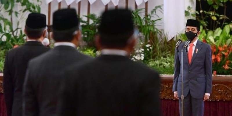 Presiden Indonesia Joko Widodo (Jokowi) resmi melantik 12 duta besar Indonesia