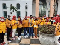 GEMA WASRI Bagi Snack Gratis Ke Warga Palembang