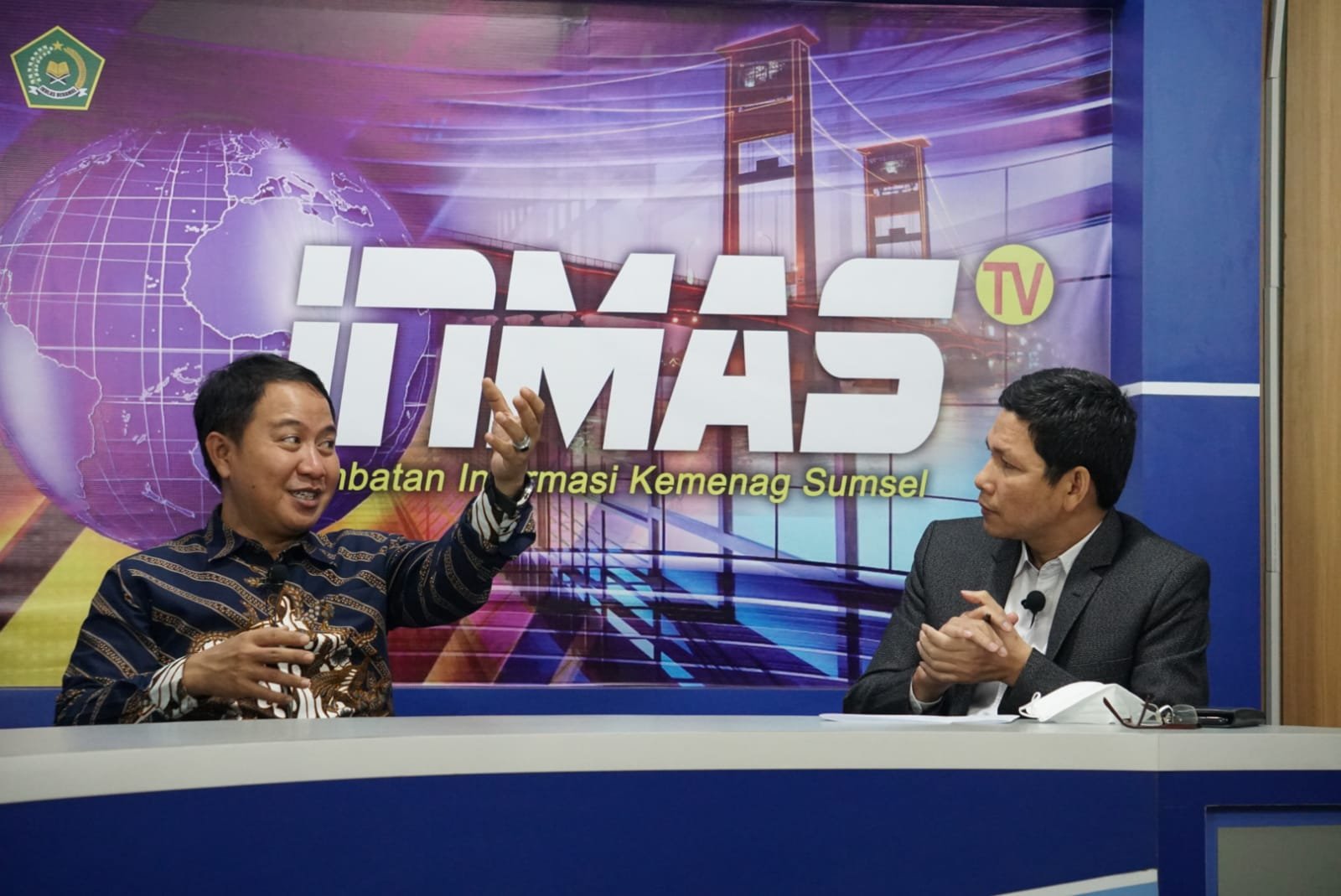 Dirjen Penyelenggara haji dan umrah Kemenag RI, Hilman Latief saat menjadi narasumber Talkshow di Studio InmasTV Kanwil Kemenag Sumsel, Kamis (4/11/2021) siang.
