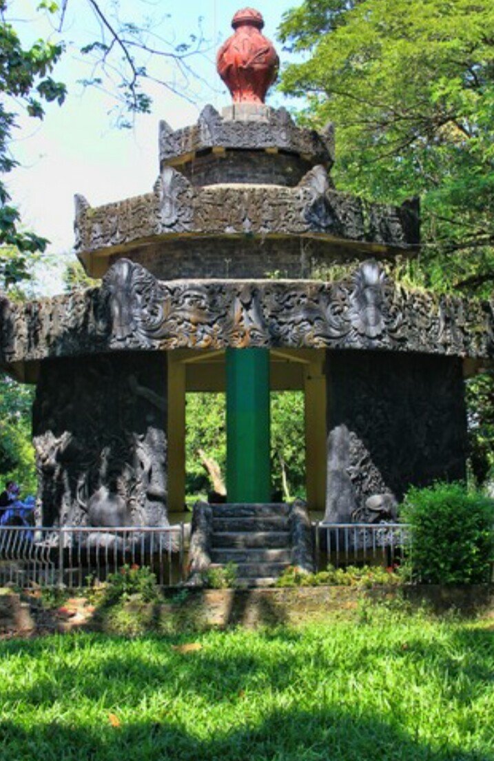 Candi peninggalan sejarah di Bukit Siguntang Palembang.