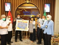 Deru Terima Plakat WTP ke 7 dari Menkeu