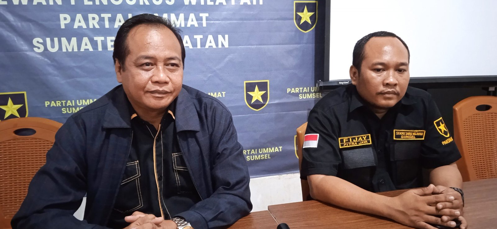 Ketua DPW Partai Ummat Sumsel, Niko Fransisco (kiri) dan Sekjen DPW Partai Ummat Sumsel, Fitra Jaya Purnama (kanan).