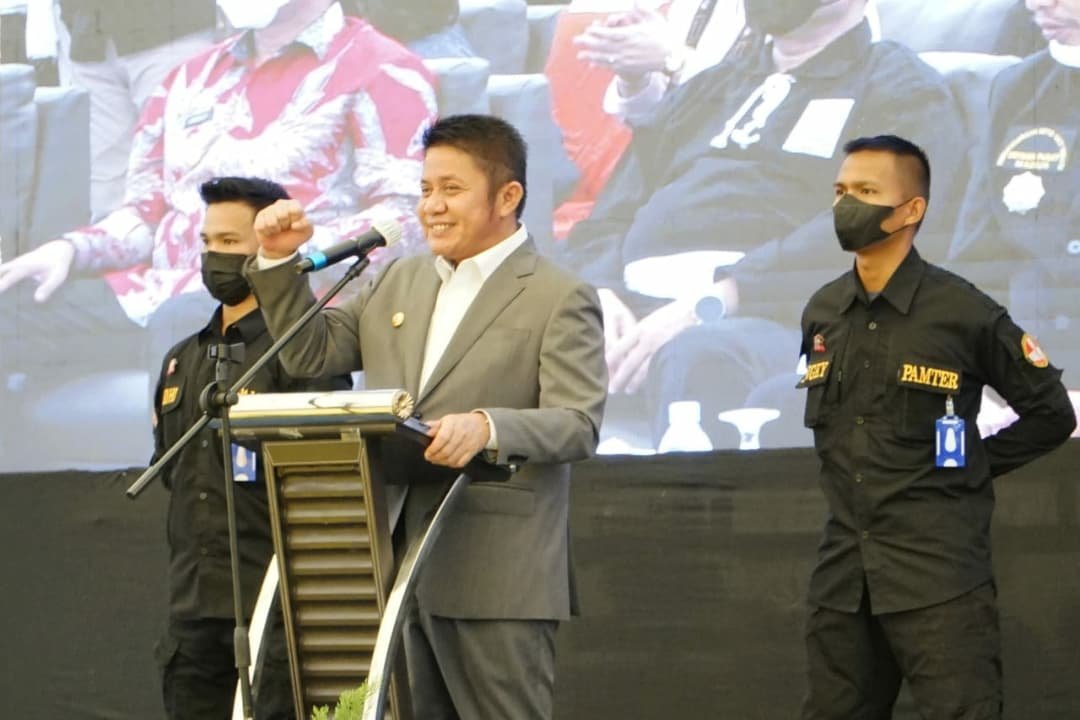 Herman Deru ketika membuka Rapat Koordinasi Nasional (Rakornas) Persaudaraan Setia Hati Terate (PSHT) tahun 2021yang dilaksanakan di Main Dinning Hall Jakabaring Sport City Palembang, Sabtu (6/11).