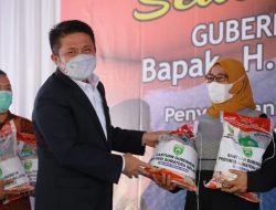 Gubernur Deru Bawa Beras 3,5 Ton Untuk Warga Komering