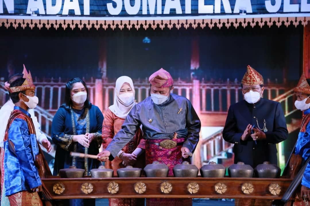 Herman Deru secara resmi dibuka pekan adat Sumsel tahun 2021 untuk umum di Gedung Graha Budaya Jakabaring mulai Selasa (16/11). 
