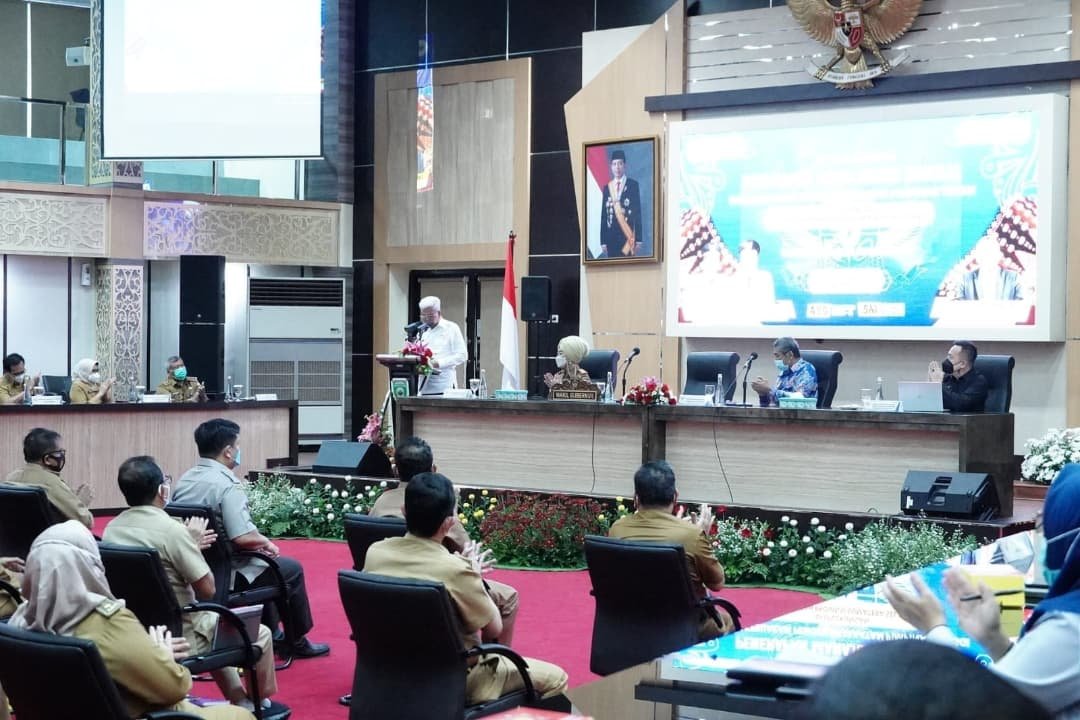 Wakil Gubernur Sumsel H Mawardi Yahya membuka sosialisasi penerapan manajemen kinerja dan kebijakan pengisian Jabatan Pimpinan Tinggi serta Penegakan Disiplin PNS di lingkungan Pemprov Sumsel  yang dilaksanakan  di Auditorium Bina Praja Pemprov Sumsel, Selasa (16/11)