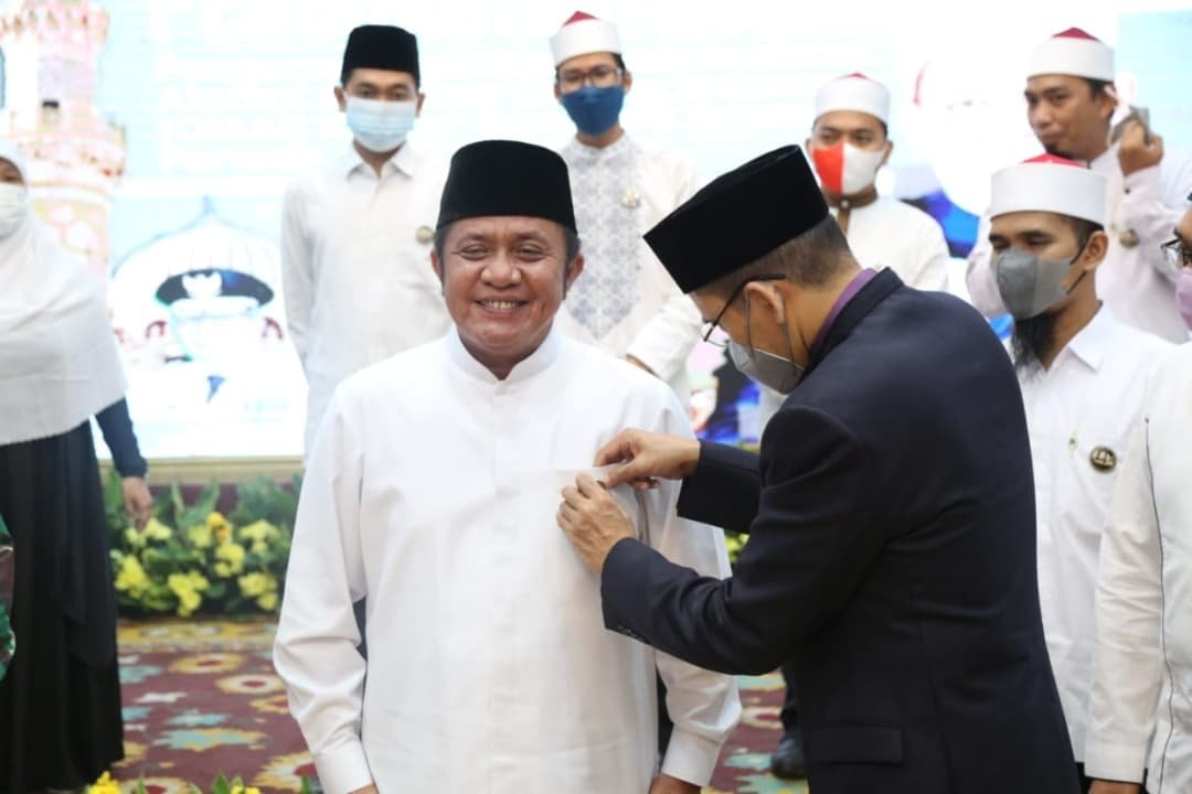 Gubernur Provinsi Sumatera Selatan (Sumsel), H Herman Deru didaulat menjadi Ketua Dewan Kehormatan Organisasi Internasional Alumni Al-Azhar Indonesia (OIAAI) Kantor Sumsel. 