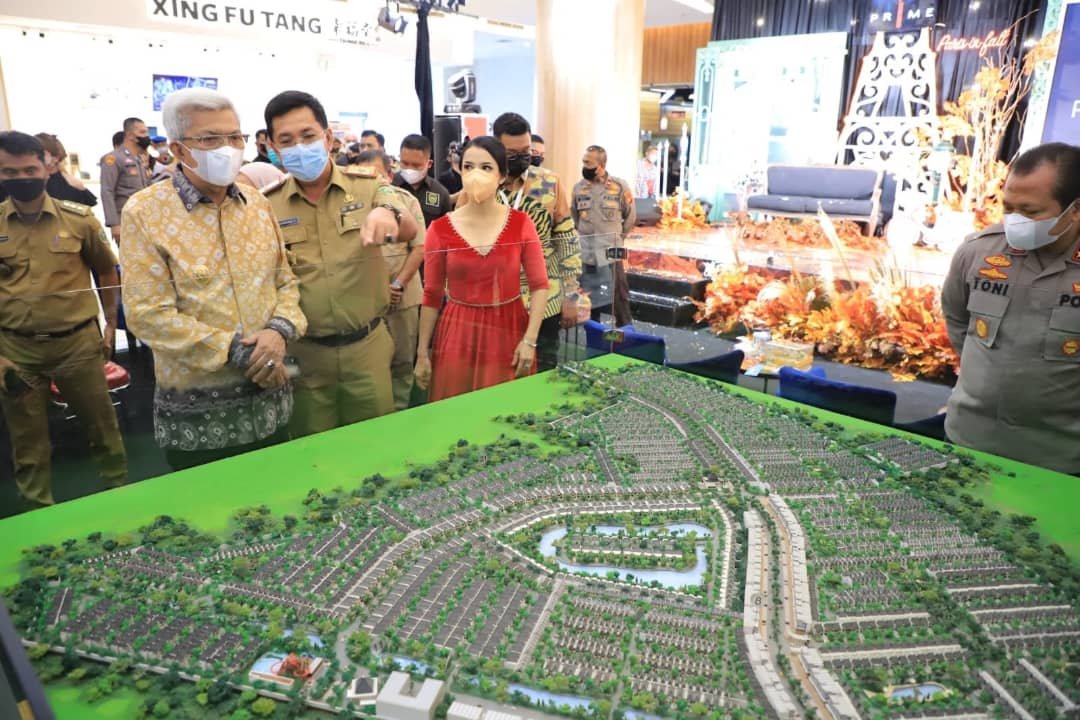 Wakil Gubernur Sumsel H Mawardi Yahya resmi membuka Prime Property Income Expo 2021. Pameran perumahan hasil dari para pengembang yang diprakasai oleh Income di Main Atrium Palembang Icon, Selasa (23/11).
