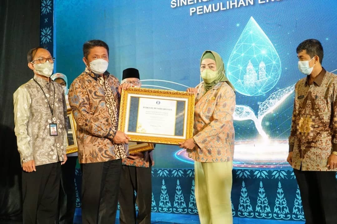 Gubernur Sumsel H Herman Deru meminta Bank Indonesia Perwakilan Sumsel tetap bekerja secara keroyokan dengan berbagai pihak agar pertumbuhan ekonomi di di provinsi ini terus mengalami peningkatan.