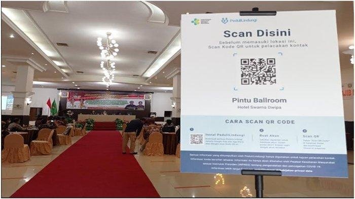 Salah satu hotel di Palembang sudah menerapkan kebijakan masuk area hotel wajib menscan aplikasi PeduliLindungi.