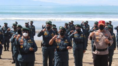 Latihan Pembentukan Satuan Polisi Kehutanan Reaksi Cepat (SPORC) Angkatan ke- 4 Tahun 2021 secara resmi ditutup di Pantai Citepus Samudera Beach Hotel, Sabtu (11/12/2021).