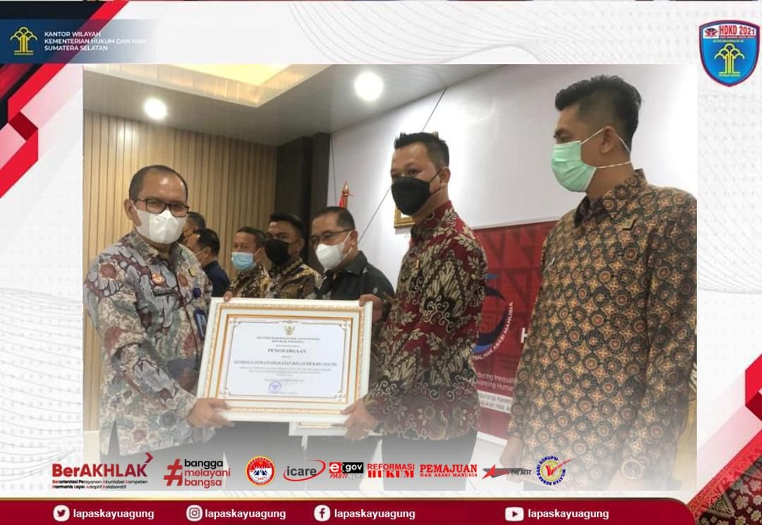 Lapas Kelas IIB Kayu Agung, Senin (15/11/2021) mulai menerapkan aplikasi PeduliLindungi. Dengan aplikasi ini, pihak lapas Kayu Agung berharap kunjungan tatap muka segera bisa dilakukan.