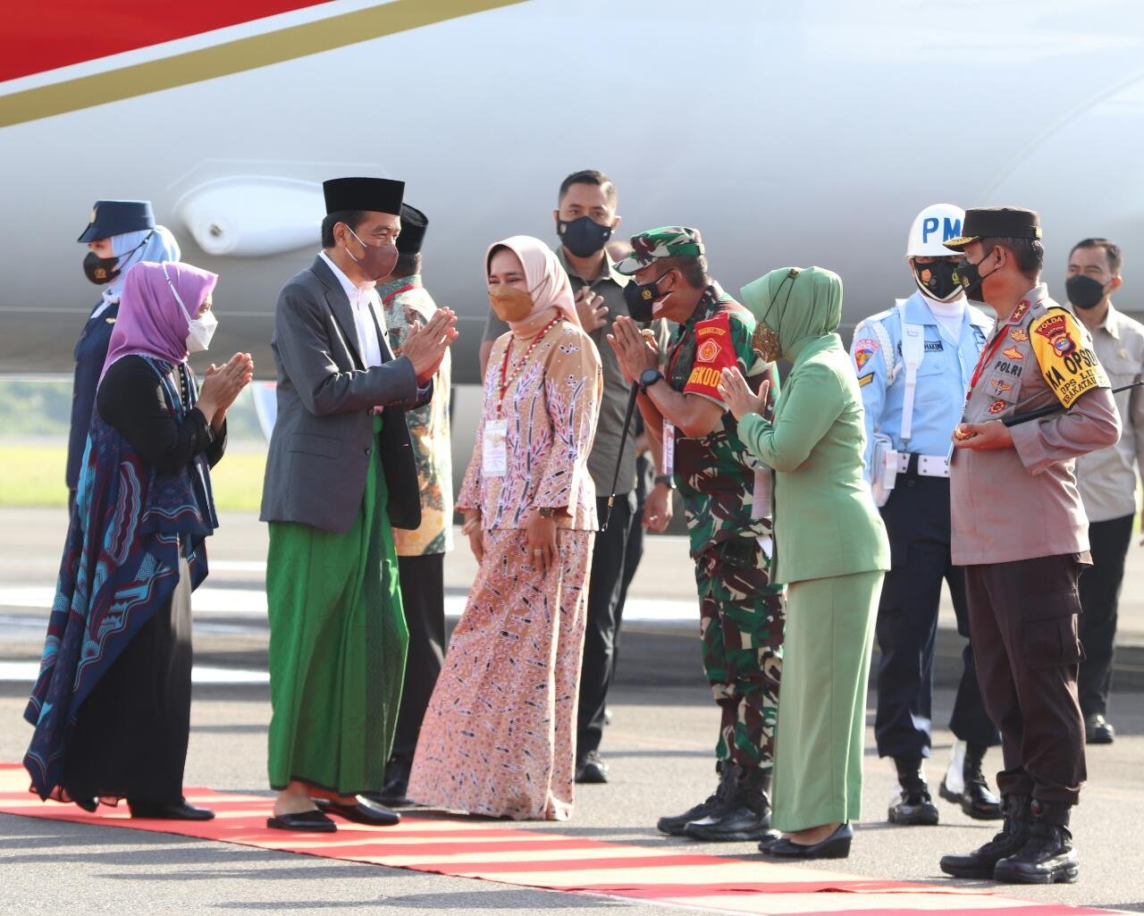 Pangdam II/Sriwijaya Mayjen TNI Agus Suhardi menyambut dan memimpin langsung Pengamanan VVIP Kunjungan Kerja (Kunker) Presiden RI Joko Widodo dan Wakil Presiden (Wapres) RI KH. Ma'ruf Amin ke Provinsi Lampung