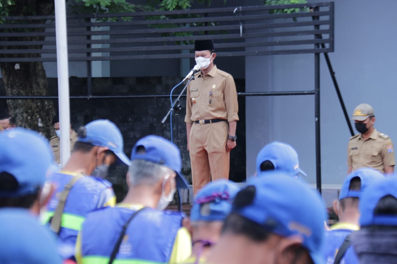 Selasa (28/12/2021) pagi, Pemkot Palembang melalui Dinas Pekerjaan Umum dan Penataan Ruang (PUPR) Kota Palembang menginisiasi apel siaga banjir dihalaman kantor dinas setempat.