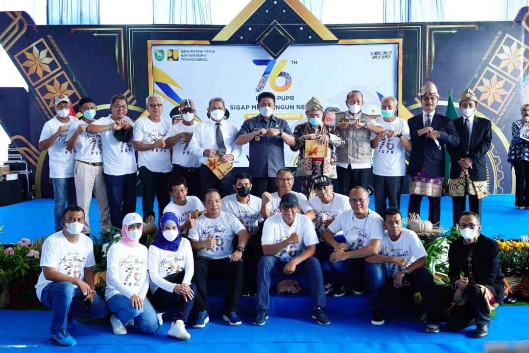 Gubernur Sumsel H. Herman Deru saat menghadiri puncak peringatan Hari Bakti PUPR ke-76 Provinsi Sumsel yang dipusatkan di UPT Workshop PUBM Provinsi Sumsel di Kecamatan Alang-Alang Lebar, Jumat (3/12/2021) pagi.