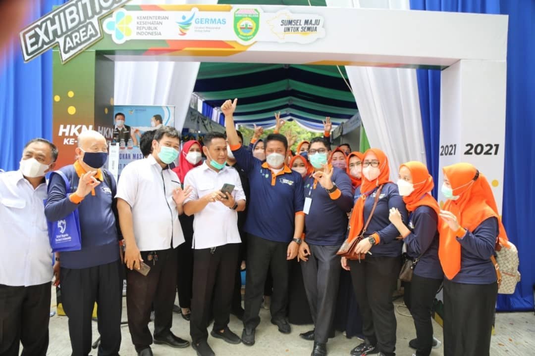 Gubernur Sumatera Selatan (Sumsel) H. Herman Deru memberikan apresiasi berupa penghargaan kepada para tenaga kesehatan dan berbagai pihak yang telah berkontribusi, berjuang menangani Covid 19 di Sumsel melalui layanan terbaik untuk masyarakat.
