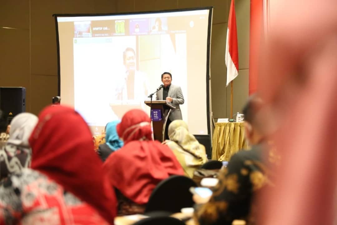 Herman Deru meminta Kabupaten/Kota di Sumsel untuk segera membentuk Tim Percepatan Akses Keuangan Daerah (TPAKD).