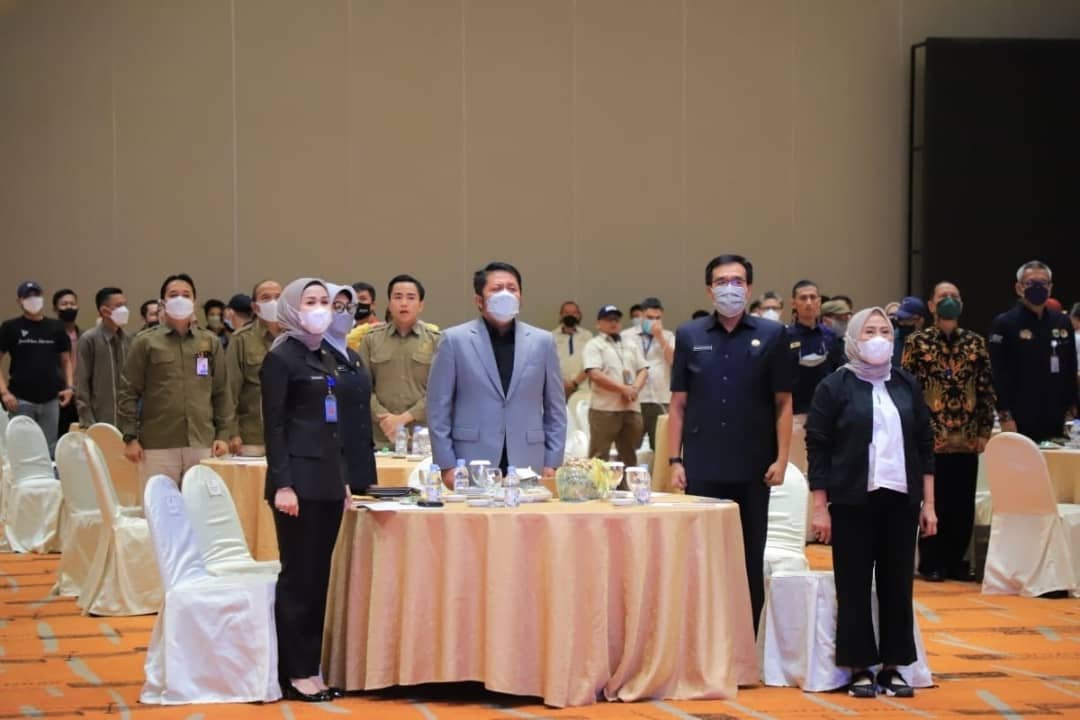 Herman Deru saat silaturahmi dengan awak media dalam rangka sosialisasi gerakan SMP di Ballroom Hotel Novotel Palembang," Kamis (16/12). 