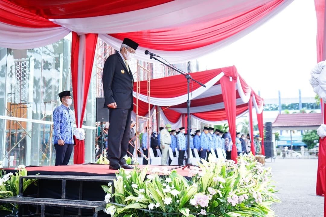 Wakil Gubernur Provinsi Sumatera Selatan (Sumsel) H. Mawardi Yahya didaulat menjadi inspektur upacara pada peringatan hari Bela Negara ke-73 di Halaman Kantor Gubernur Provinsi Sumsel, Minggu (19/12/2021)