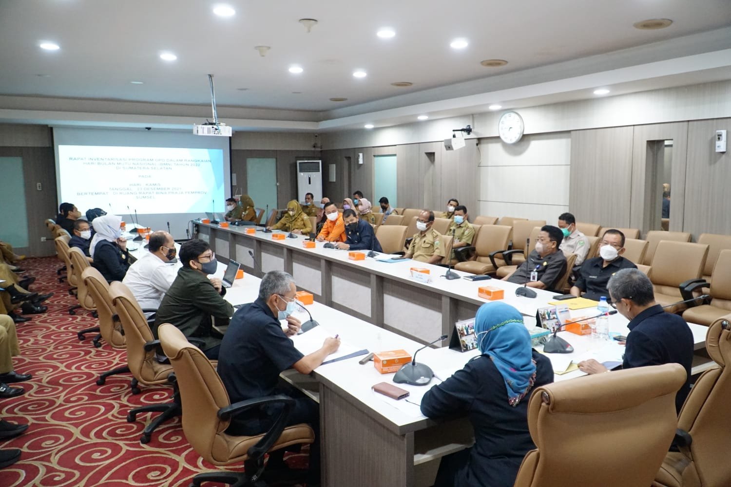 Rapat membahas Program kegiatan OPD Sumsel terkait rangkaian Hari Bulan Mutu Nasional (BMN) 2022 di Ruang Rapat Bina Praja Sumsel, Kamis (23/12/2021) 