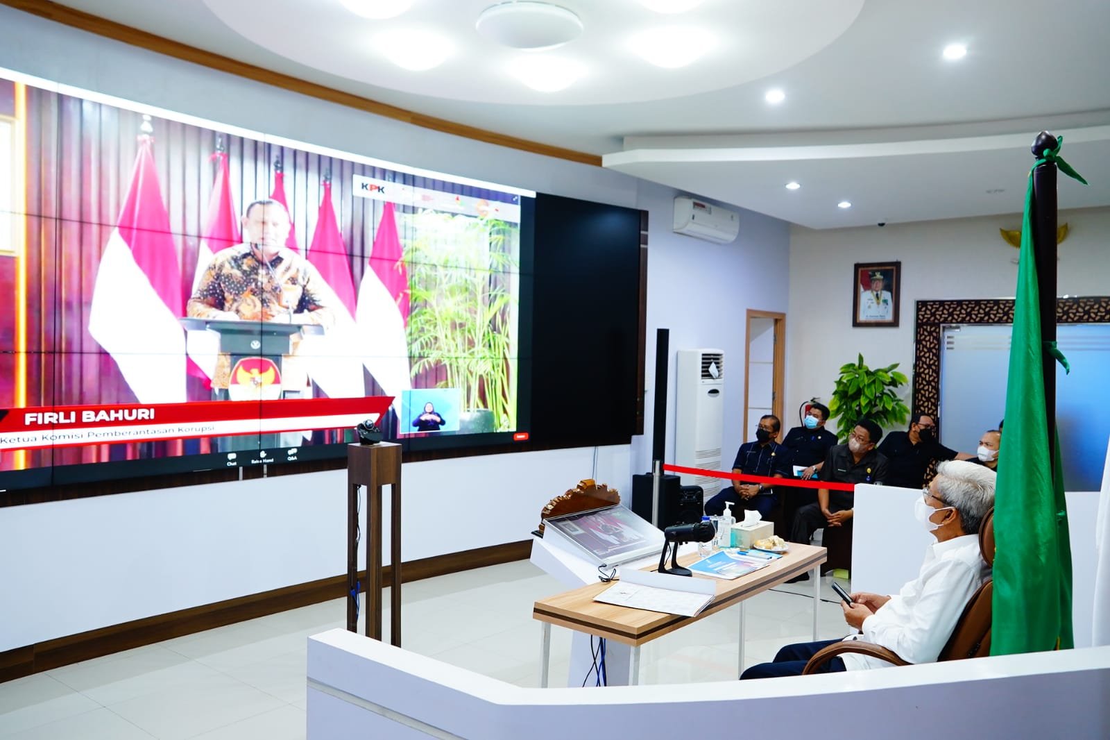 Wakil Gubernur Provinsi Sumatera Selatan (Sumsel) H. Mawardi Yahya mengikuti Webbinar launching Hasil Survei Penilaian Integritas 2021 secara virtual, bertempat di Command Center Kantor Gubernur Provinsi Sumsel (23/12/2021) kamis siang. 