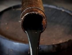 Harga Minyak ‘Terbang’ 2% Lebih, Ramalan Ini Jadi Nyata?