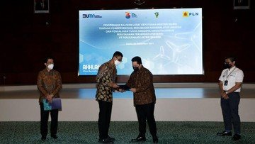 Foto: Erick Thohir angkat Darmawan Prasodjo sebagai Direktur Utama PLN. (PLN)